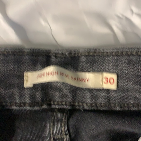 Levi’s - Picture 3 of 3